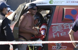 Chinese driver Meiling Guo (C) is pictured inside her car after running into the crowd during the 11km prologue of the 2016 Dakar Rally, in Buenos Aires, on January 2, 2016. The Dakar Rally, which officially starts on January 3, will see participants race across Argentina and Bolivia in a two-week test of endurance.  AFP PHOTO / FRANCK FIFE
