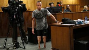 Oscar Pistorius camina