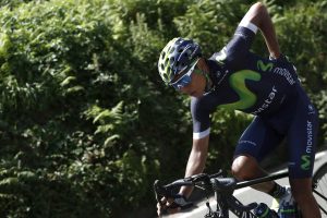 GRA350 LAGOS DE COVADONGA (ASTURIAS), 29/08/2016.- El ciclista colombiano del equipo Movistar, Nairo Quintana, durante la décima etapa de la Vuelta Ciclista a España 2016,tras ganarla y ponerse de nuevo de lider en la clasificación general,disputada hoy entre Lugones y los Lagos de Covadonga,con un recorrido de 188,7 kilómetros. EFE/Javier Lizón