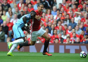 PP. Manchester (United Kingdom), 10/09/2016.- Manchester City's Bacary Sagna (L) in action with Manchester United's Zlatan Ibrahimovic (R) during the English Premier League soccer match between Manchester United and Manchester City at Old Trafford, Manchester, Britain, 10 September 2016. EFE/EPA/PETER POWELL EDITORIAL USE ONLY. No use with unauthorized audio, video, data, fixture lists, club/league logos or 'live' services. Online in-match use limited to 75 images, no video emulation. No use in betting, games or single club/league/player publications