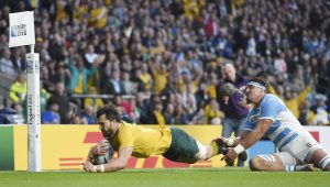 FMA002. London (United Kingdom), 25/10/2015.- Australia's Adam Ashley-Cooper scores a try during the Rugby World Cup 2015 semi final match between Argentina and Australia at Twickenham stadium in London, Britain, 25 October 2015. (Londres) EFE/EPA/FACUNDO ARRIZABALAGA EDITORIAL USE ONLY/ NO COMMERCIAL SALES / NOT USED IN ASSOCIATION WITH ANY COMMERCIAL ENTITY