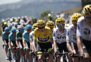 Le Puy En Velay (France), 16/07/2017.- Team Sky rider Christopher Froome of Great Britain in action during the 15th stage of the 104th edition of the Tour de France cycling race over 189,5km between Laissac-Severac L'eglise and Le Puy en Velay, France, 16 July 2017. (Ciclismo, Gran Bretaña, Francia) EFE/EPA/YOAN VALAT