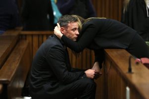 oscar-pistorius-recibe