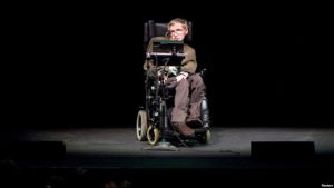 subastan-silla-de-ruedas-de-stephen-hawking-por-393000